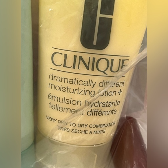 Clinique 6 piece Makeup Set with Clinique Happy - Picture 5 of 11